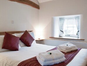3 bedrooms, free WiFi, bed sheets