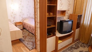 Habitació familiar, 3 llits individuals, no fumadors | Roba de llit d'alta qualitat i caixa forta a l'habitació
