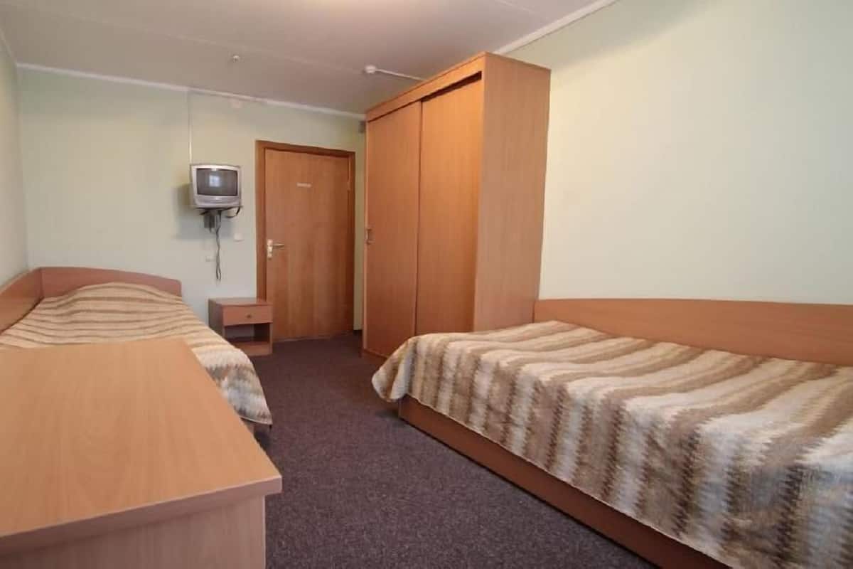 Premium bedding, in-room safe, laptop workspace, blackout curtains
