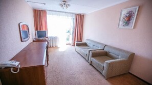 Standard-Suite, Mehrere Betten, Nichtraucher | Hochwertige Bettwaren, Zimmersafe, laptopgeeigneter Arbeitsplatz