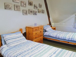 2 bedrooms, free WiFi, bed sheets - 2 bedroom accommodation in Aughton, near Marlborough (Aughton, near Marlborough)