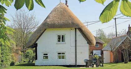 2 bedroom accommodation in Aughton, near Marlborough