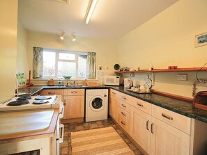 Private kitchen - 2 bedroom accommodation in Aughton, near Marlborough (Aughton, near Marlborough)