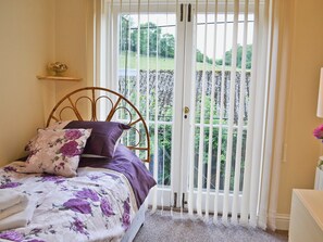 4 bedrooms, free WiFi, bed sheets