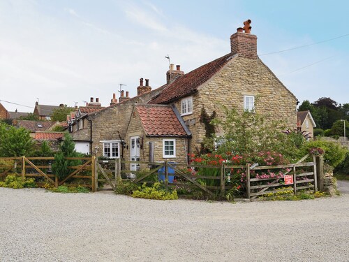 3 bedroom accommodation in Brompton by Sawdon