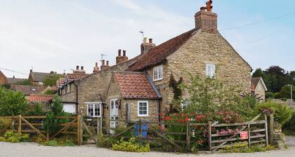 3 bedroom accommodation in Brompton by Sawdon