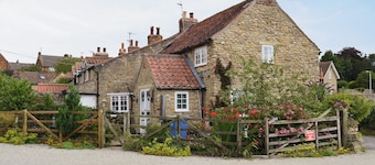 3 bedroom accommodation in Brompton by Sawdon