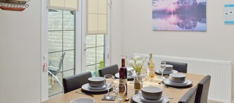 5 bedroom accommodation in Scarborough