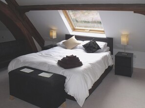 5 bedrooms, free WiFi, bed sheets