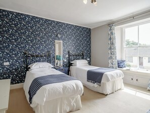 5 bedrooms, free WiFi, bed sheets