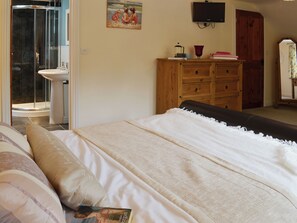 5 bedrooms, free WiFi, bed sheets - 5 bedroom accommodation in Jacobstow, Bude (Jacobstow, Bude)