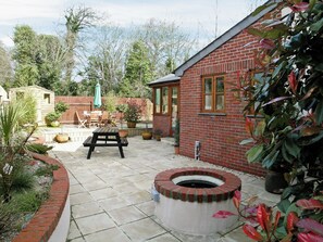 Outdoor dining - 5 bedroom accommodation in Jacobstow, Bude (Jacobstow, Bude)
