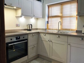 Cookware/dishes/utensils