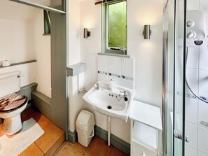 Bathroom - 2 bedroom accommodation in Stiffkey (Stiffkey)