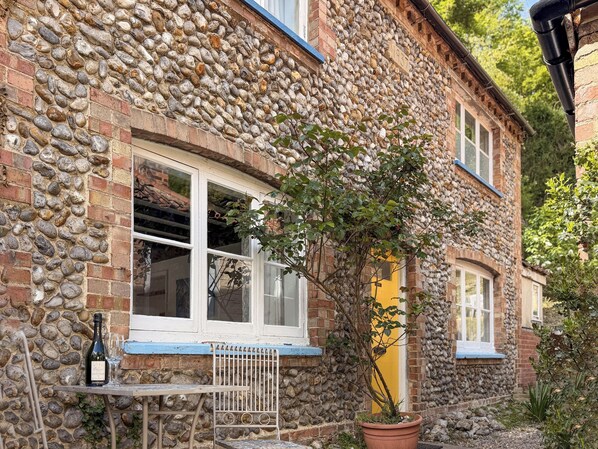 Outdoor dining - 2 bedroom accommodation in Stiffkey (Stiffkey)