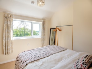 2 bedrooms, free WiFi, bed sheets - 2 bedroom accommodation in Bodffordd, near Llangefni (Bodffordd, near Llangefni)