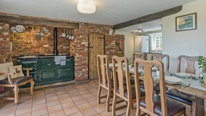 Dining - 4 bedroom accommodation in Coltishall (Coltishall)