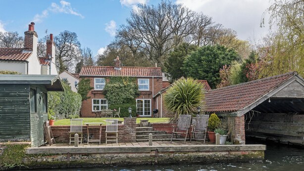 Terrace/patio - 4 bedroom accommodation in Coltishall (Coltishall)