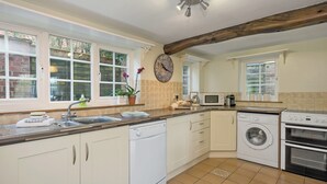 Dishwasher, highchair - 4 bedroom accommodation in Coltishall (Coltishall)