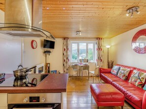 Interior - Strawberries And Cream (Bowness on Windermere)