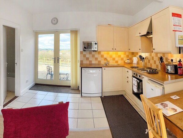 Dishwasher, cookware/dishes/utensils, freezer - 1 bedroom accommodation in Little Tathwell, near Louth (Little Tathwell, near Louth)