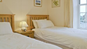 3 bedrooms, WiFi (free), bed sheets - 3 bedroom accommodation in Snettisham, near Hunstanton (Snettisham, near Hunstanton)
