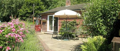 تناول الطعام بالخارج