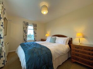 3 bedrooms, free WiFi, bed sheets - 3 bedroom accommodation in Misterton, near Crewkerne (Misterton, near Crewkerne)