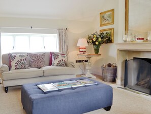 TV, fireplace - 5 bedroom accommodation in Brancaster (Brancaster)