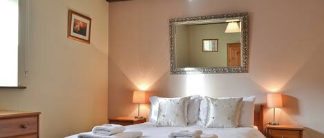 Double bedroom | Manor Farm Cottage, Carperby near Leyburn