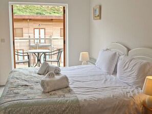 3 bedrooms, free WiFi, bed sheets