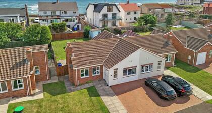 Lovely modern bungalow only minutes from the sand dunes at Beadnell Bay.