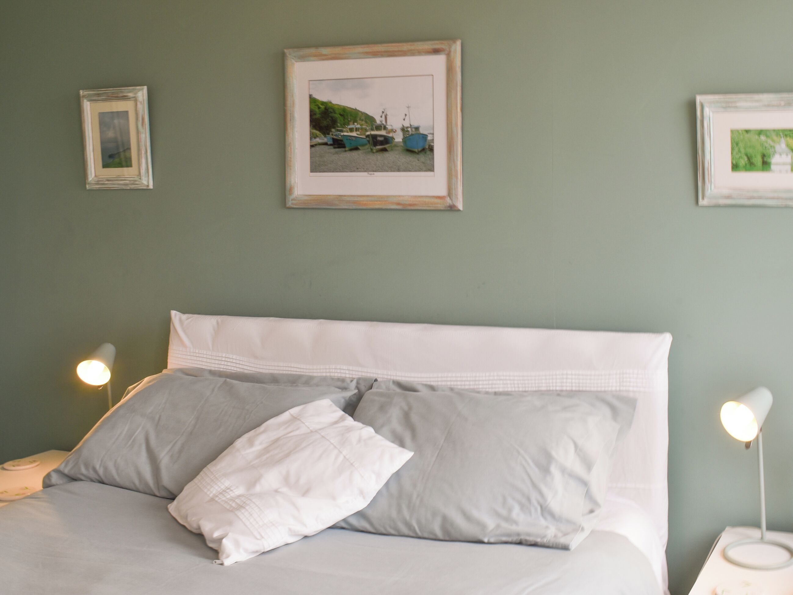 3 bedrooms, WiFi (free), bed sheets