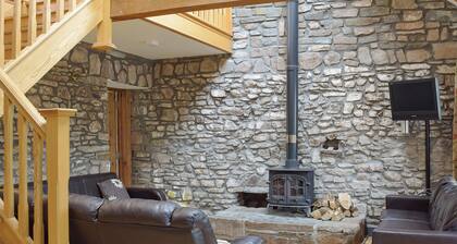 3 Schlafzimmer Unterkunft in Ferryside