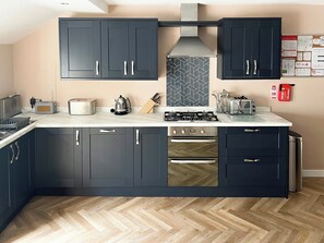 Lava-louças, cadeirão de bebê