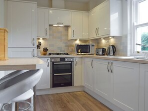 Frigorifero, microonde, forno, lavastoviglie