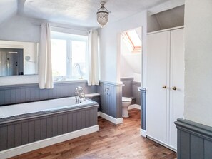 Towels - 4 bedroom accommodation in Cleobury Mortimer, near Ludlow (Cleobury Mortimer, near Ludlow)