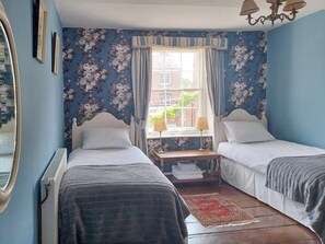 4 bedrooms, free WiFi, bed sheets