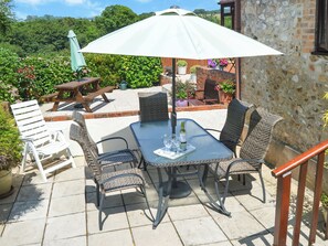 Outdoor dining - 3 bedroom accommodation in Lyme Regis (Lyme Regis)