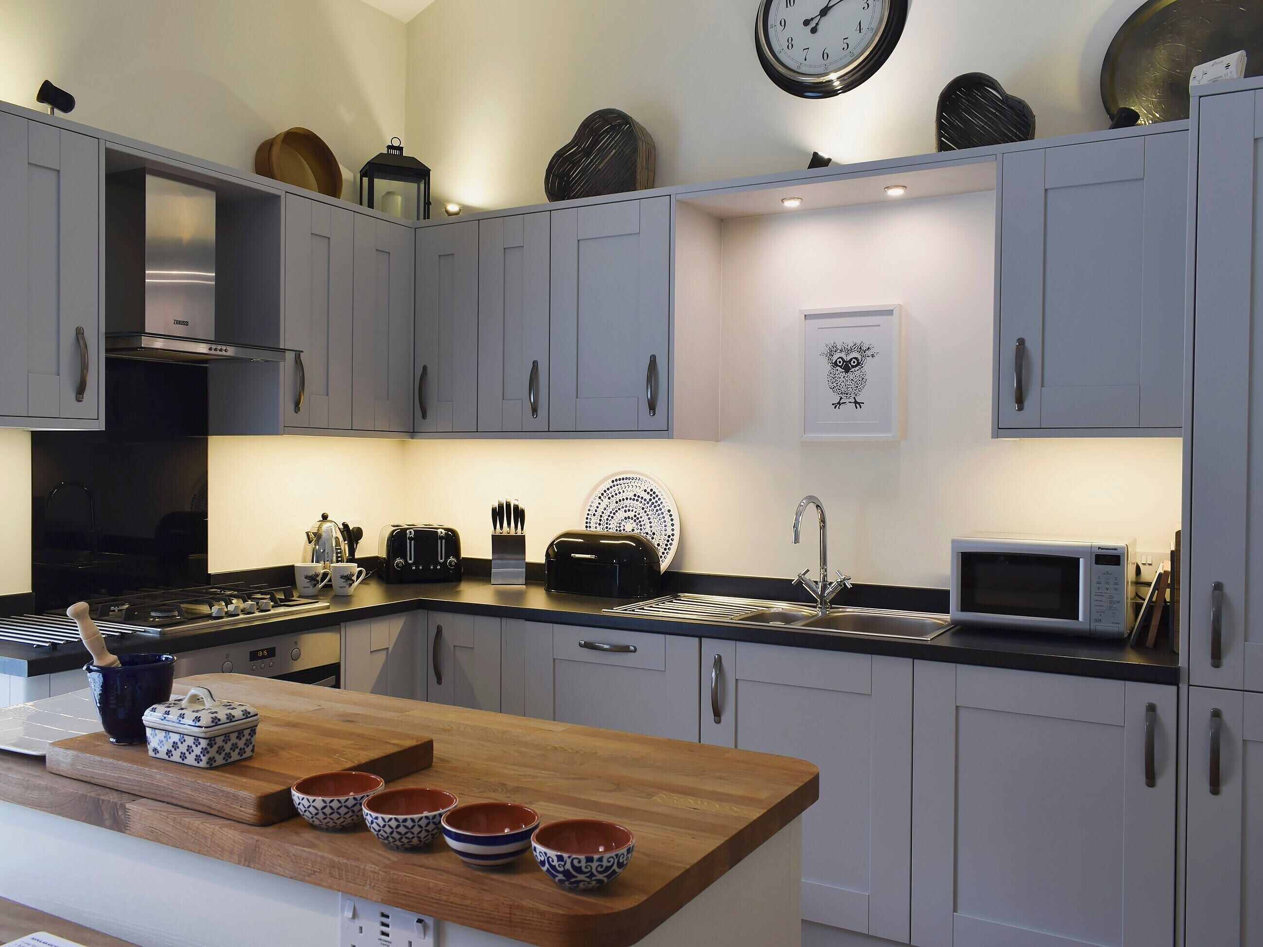 洗碗機、高腳椅