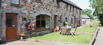 2 bedroom accommodation in Alston