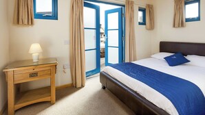 Unclassified image, 4 of 12, button - 2 bedroom accommodation in Wroxham, near Norwich (Wroxham, near Norwich)