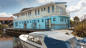 Unclassified image, 5 of 12, button - 2 bedroom accommodation in Wroxham, near Norwich (Wroxham, near Norwich)