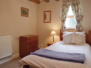 3 bedrooms, bed sheets - Brampton Hill Farm Cottage (Wormbridge)