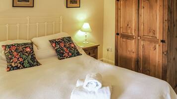 4 bedrooms, free WiFi, bed sheets