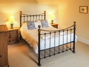 4 bedrooms, free WiFi, bed sheets