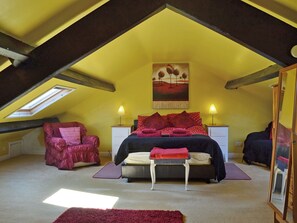 5 bedrooms, free WiFi, bed sheets