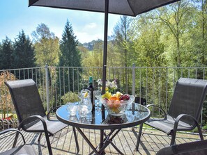 تناول الطعام بالخارج