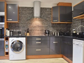 Dishwasher - 1 bedroom accommodation in Old Hunstanton, near Hunstanton (Old Hunstanton, near Hunstanton)