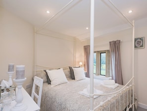 3 quartos, Wi-Fi de cortesia, roupa de cama
